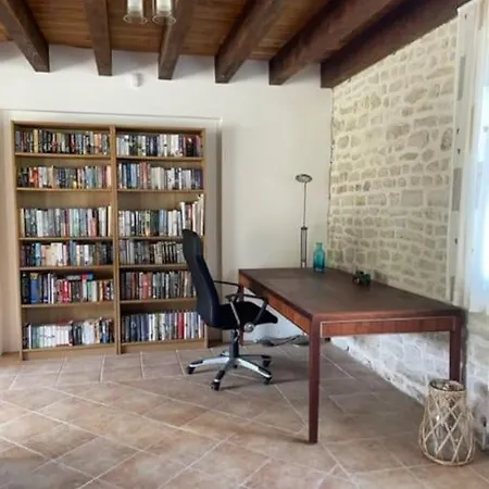 The Charming Private At La Grenouillere 度假居 *